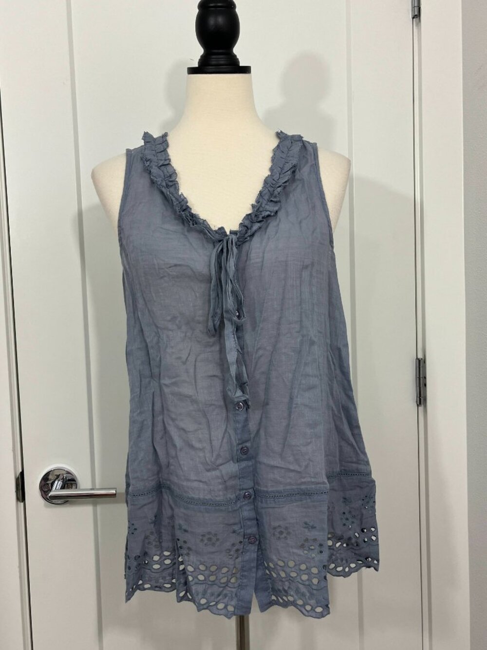 Floreat Size 8 Blue Eyelet Lace Button-Down Tank Top